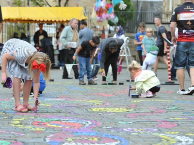 Get Creative Weekend: Street Chalk Paint Drawing