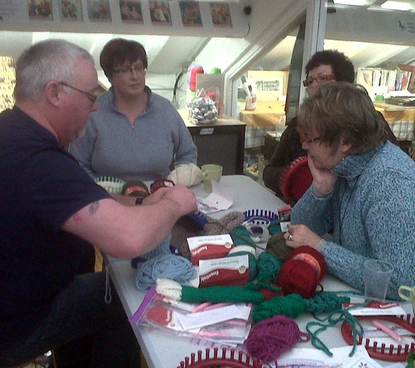 Loom Knitting workshop with Richard from greenfusions